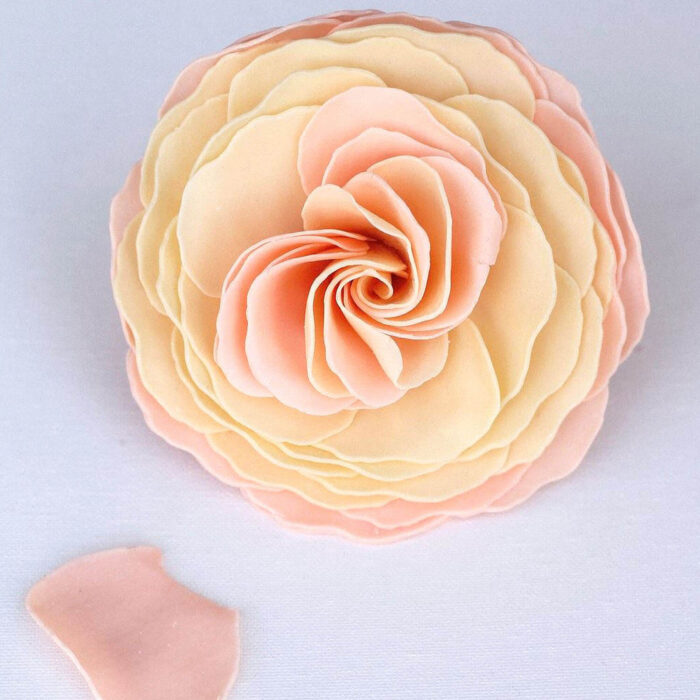 Rêve De Juliette Garden Rose Soap Flower - Image 2